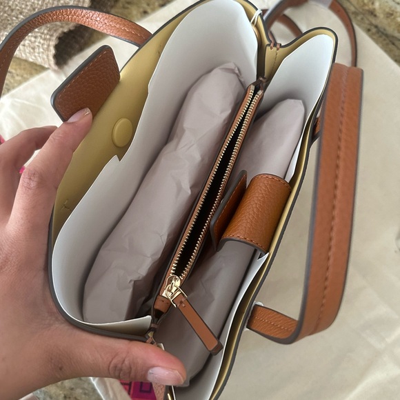 New Tory Burch BLAKE SMALL TOTE BOURBON / CORNBREAD - Picture 4 of 8